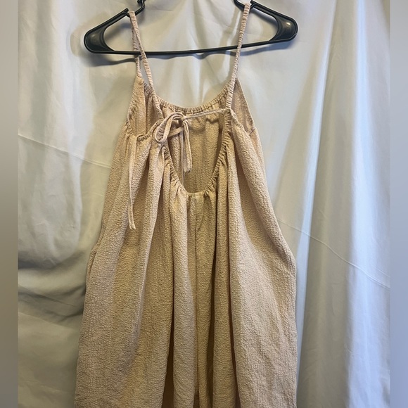 SHEIN Shorts Rompet Jumpsuit medium NWOT LIGHTWEIGHT BEIGE/CREAM - Picture 4 of 7